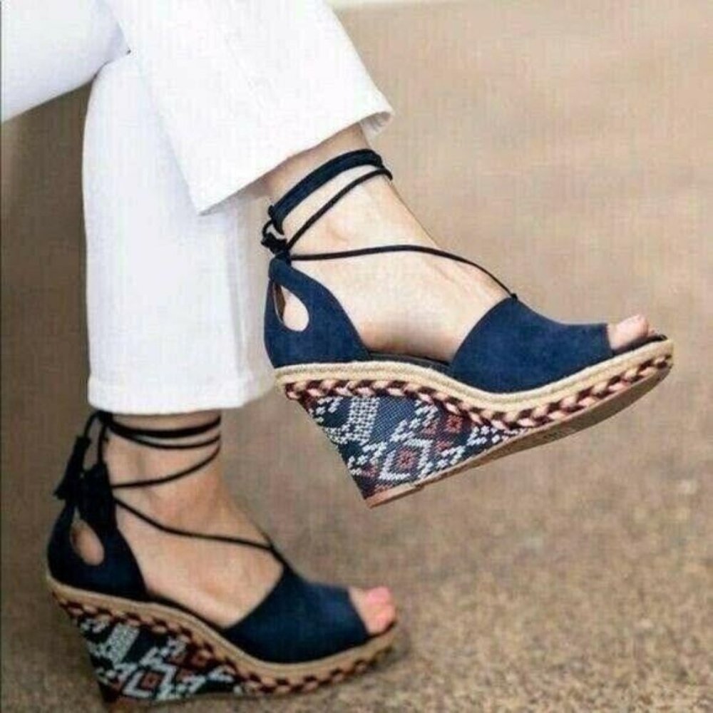 CAbi Isla Wedges Navy Size 6